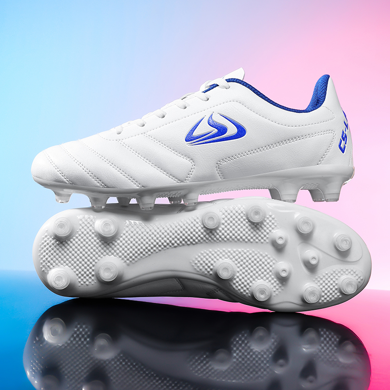 Nieuwe voetbalschoenen voor he - Outdoor Sport Court recensie en prijs
