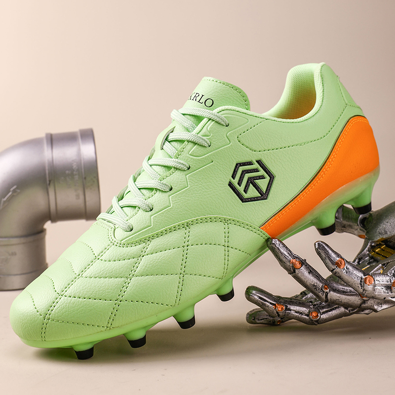 Nieuwe voetbalschoenen voor he - Outdoor Sport Court recensie en prijs