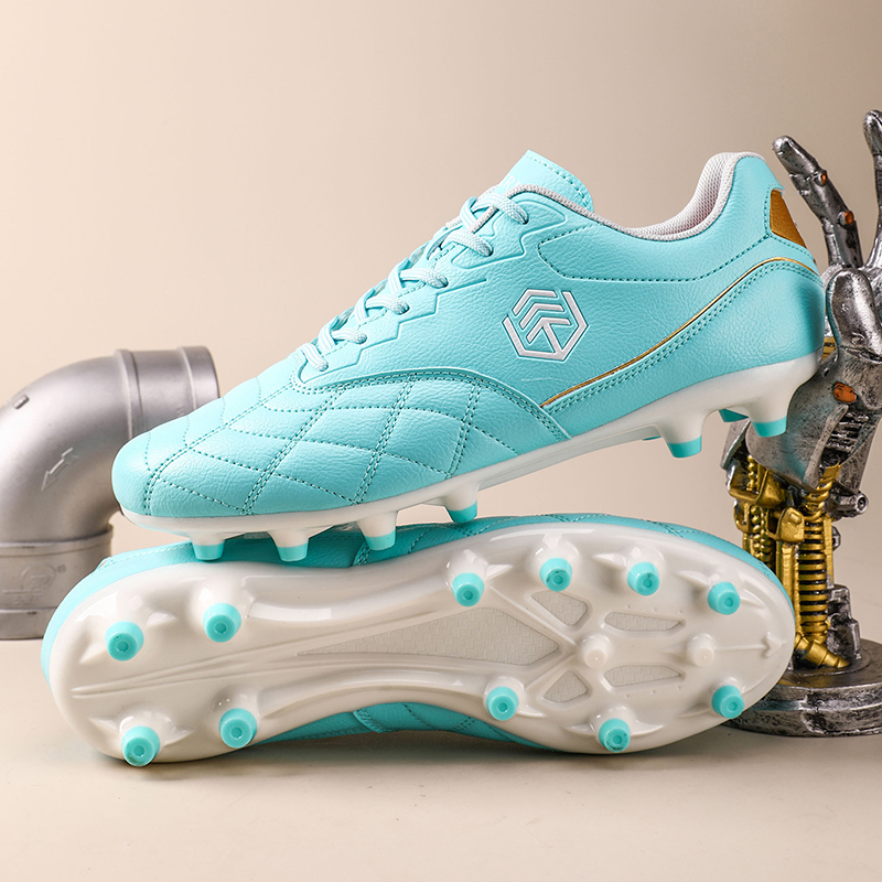 Nieuwe voetbalschoenen voor he - Outdoor Sport Court recensie en prijs